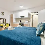 Standard Apartment By Hi5-Horvath Mihaly Square