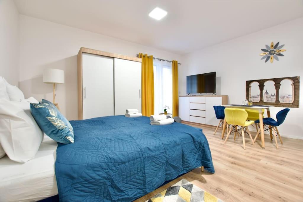 Apartment Standard By Hi5-horvath Mihaly Square *