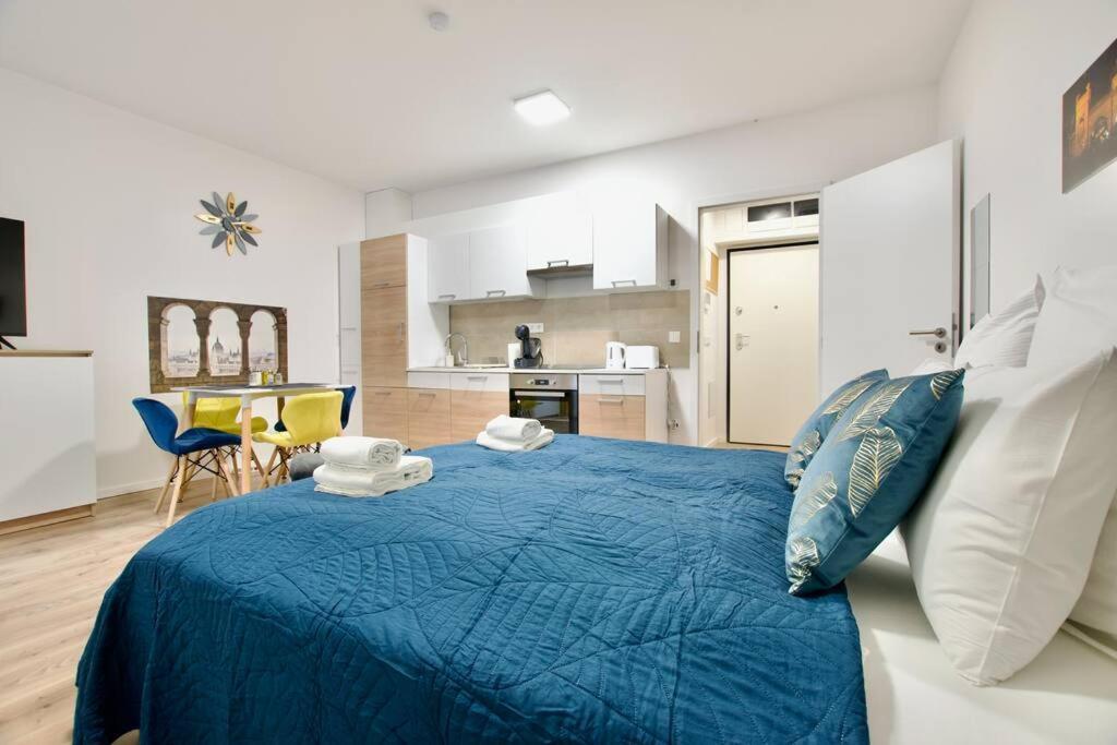 Apartment Standard By Hi5-horvath Mihaly Square *