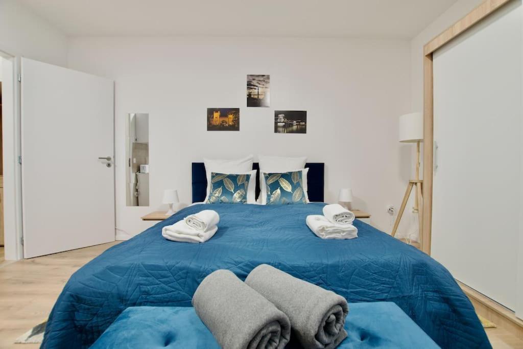 Apartment Standard By Hi5-horvath Mihaly Square *